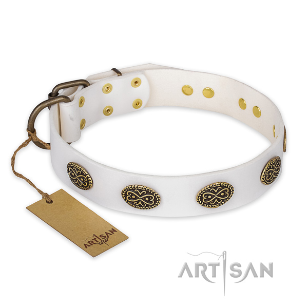 Best quality leather dog collar with rust resistant traditional buckle