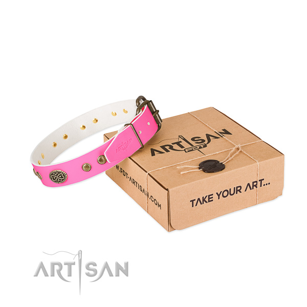 Reliable D-ring on natural leather dog collar for your four-legged friend