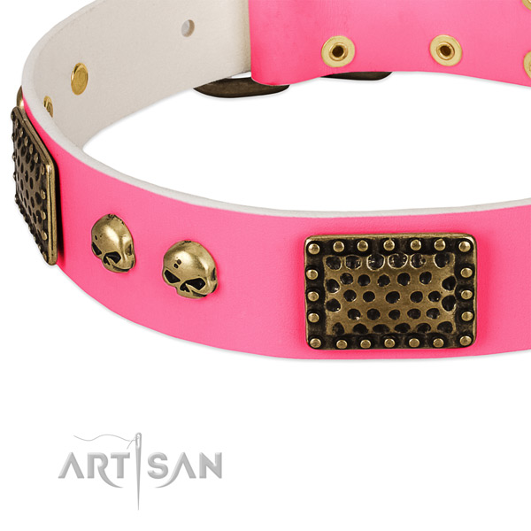Reliable D-ring on full grain leather dog collar for your pet